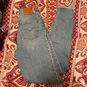 Levi 70’s high rise slim straight jeans